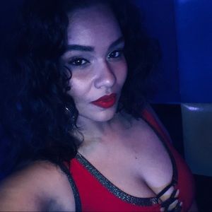 Meet your Posher, Dominique